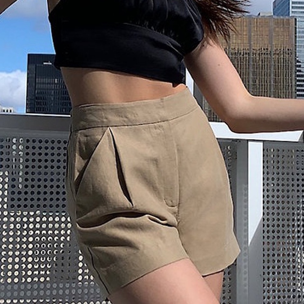 Wilfred Free Fable Linen Shorts from Aritzia